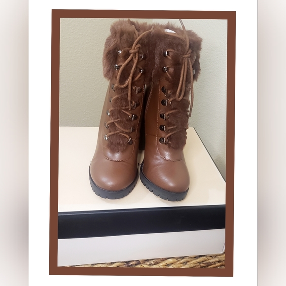 NWB Brown Lace up Boots 👢...size 6 - Picture 2 of 3